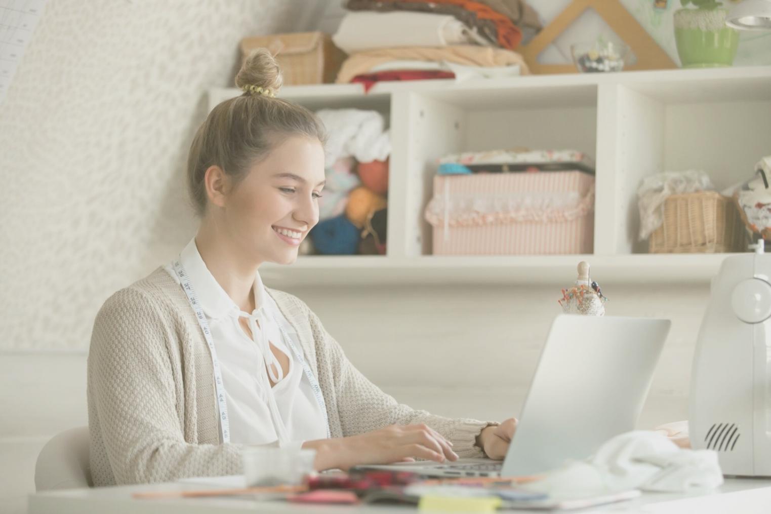 Bureau moderne de l'équipe pavodrixan avec espaces collaboratifs